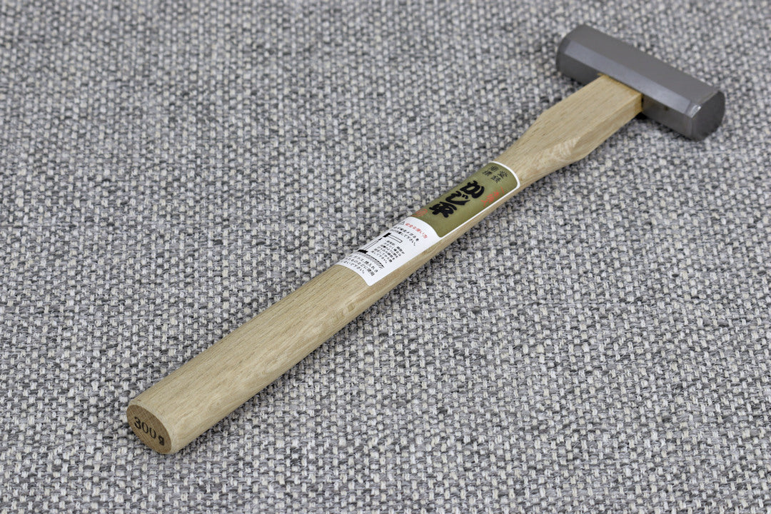 300gmGennou-Hammer octagonal head in top right with white oak handle angled to bottom left