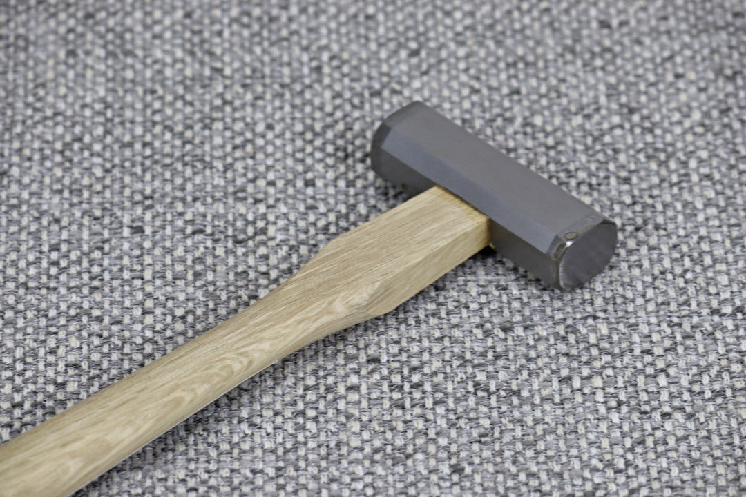 300gmGennou-Hammer bottom side of octagonal head showing the tight fit of the white oak handle